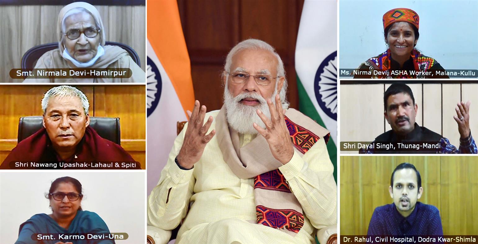 प्रधानमंत्री मोदी ने हिमाचल प्रदेश के स्वास्थ्यकर्मियों और कोविड टीकाकरण कार्यक्रम के लाभार्थियों से बातचीत की