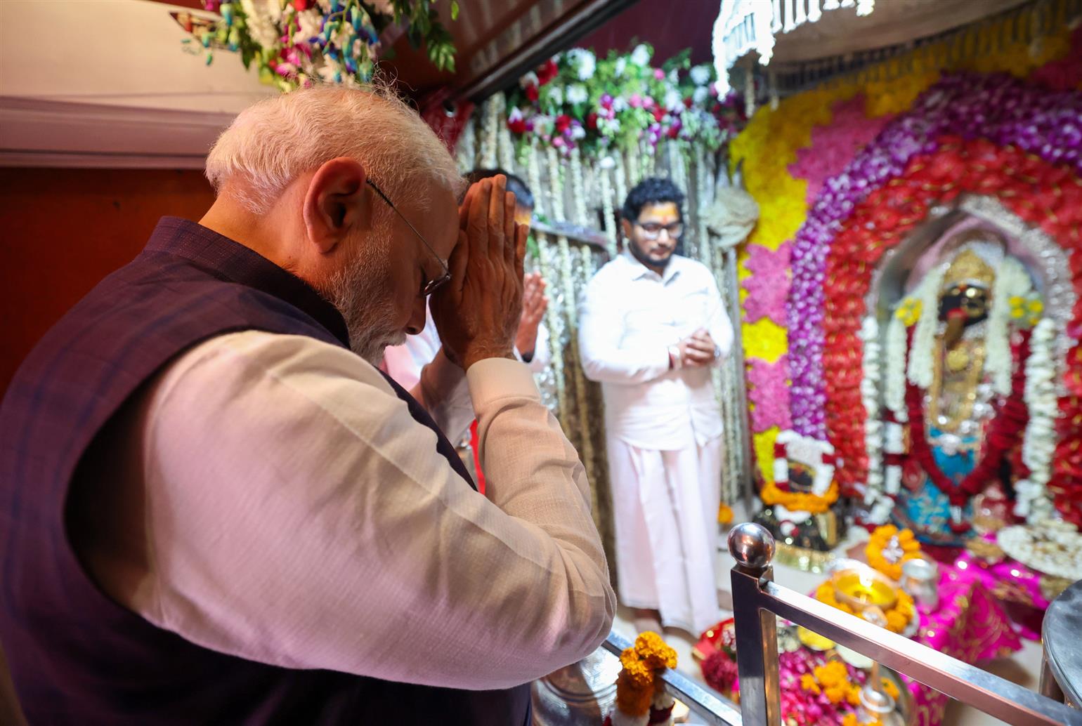 प्रधानमंत्री श्री नरेन्द्र मोदी ने उत्तराखंड के देहरादून में जय मां डाट काली मंदिर में दर्शन कर पूजा-अर्चना की।