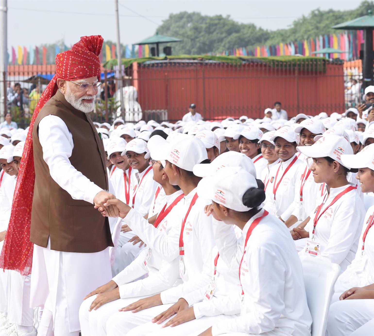 प्रधानमंत्री श्री नरेन्द्र मोदी ने दिल्ली के लाल किले में आयोजित 80वें स्वतंत्रता दिवस समारोह के दौरान कार्यक्रम में शामिल प्रतिभागियों से मुलाकात की।