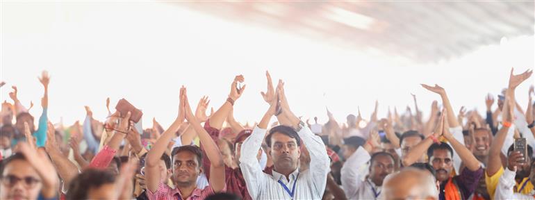 Gathering at the inauguration, laying foundation stone and dedication to the nation multiple development projects worth around Rs 12,100 crore at Darbhanga, in Bihar on November 13, 2024. PM addressing on the occasion.