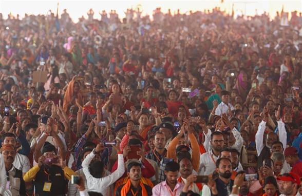 Gathering at the inauguration, laying foundation stone and dedication to the nation multiple development projects worth around Rs 12,100 crore at Darbhanga, in Bihar on November 13, 2024. PM addressing on the occasion.