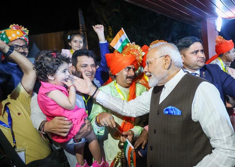 PM receives warm welcome by Indian Community at Abuja, in Nigeria on November 16, 2024.