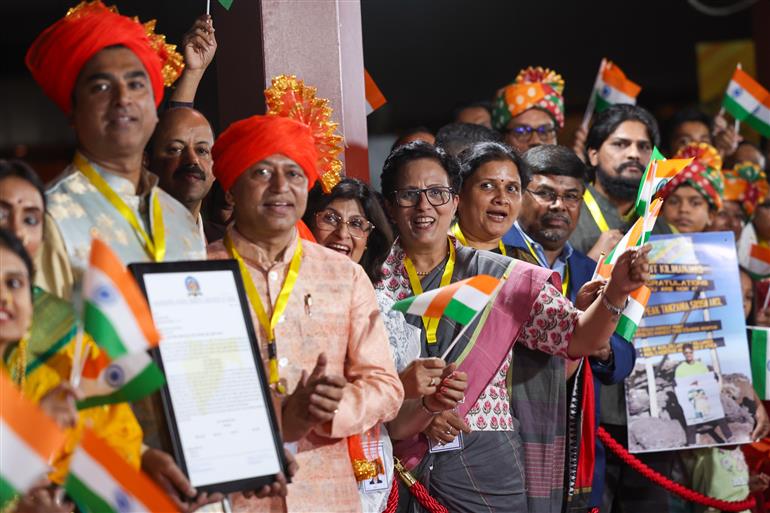 PM receives warm welcome by Indian Community at Abuja, in Nigeria on November 16, 2024.