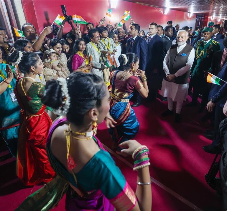 PM receives warm welcome by Indian Community at Abuja, in Nigeria on November 16, 2024.