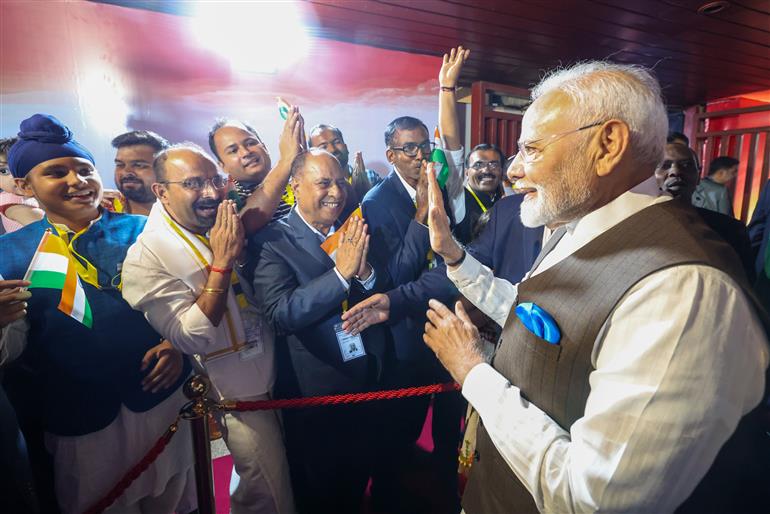 PM receives warm welcome by Indian Community at Abuja, in Nigeria on November 16, 2024.