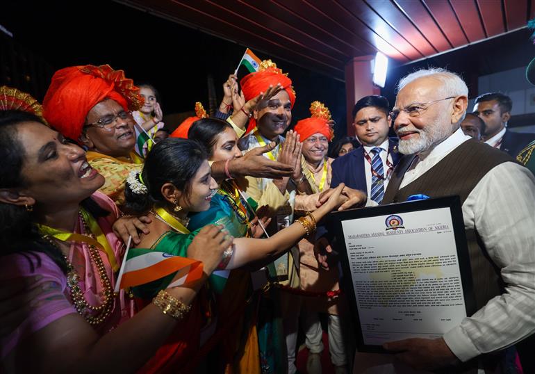 PM receives warm welcome by Indian Community at Abuja, in Nigeria on November 16, 2024.