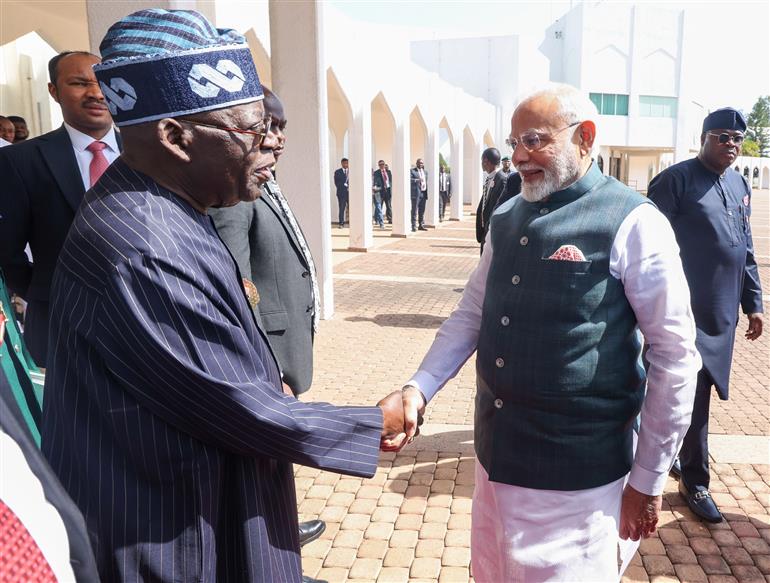 PM receives a ceremonial welcome at the Presidential Villa in Abuja, Nigeria on November 17, 2024.