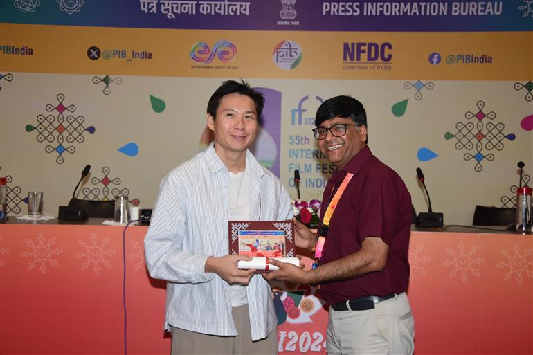 Anthony Chen being felicitated during Press Conference on International Competition Jury at 55th IFFI, in Goa on November 27, 2024. 