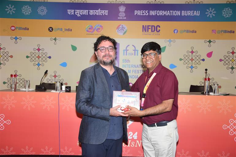 Fran Borgia being felicitated during Press Conference on International Competition Jury at 55th IFFI, in Goa on November 27, 2024. 