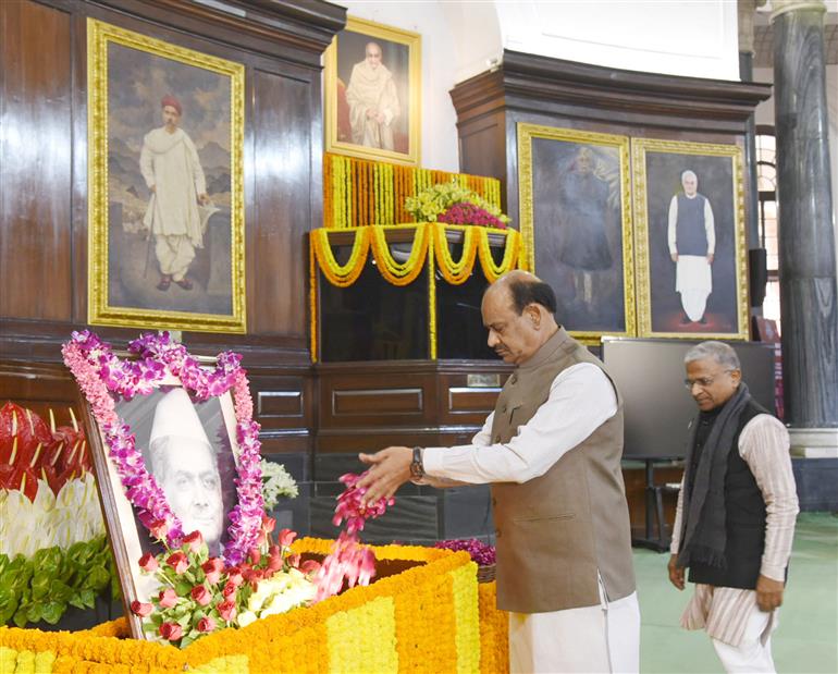 The Speaker of Lok Sabha, Shri Om Birla paying floral tributes to former Lok Sabha Speaker, Shri G.V. Mavalankar on the occasion of his birth anniversary at Central Hall of Samvidhan Sadan, in New Delhi on November 27, 2024.