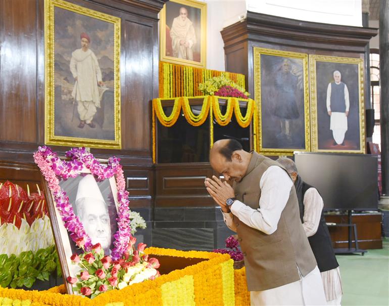 The Speaker of Lok Sabha, Shri Om Birla paying floral tributes to former Lok Sabha Speaker, Shri G.V. Mavalankar on the occasion of his birth anniversary at Central Hall of Samvidhan Sadan, in New Delhi on November 27, 2024.