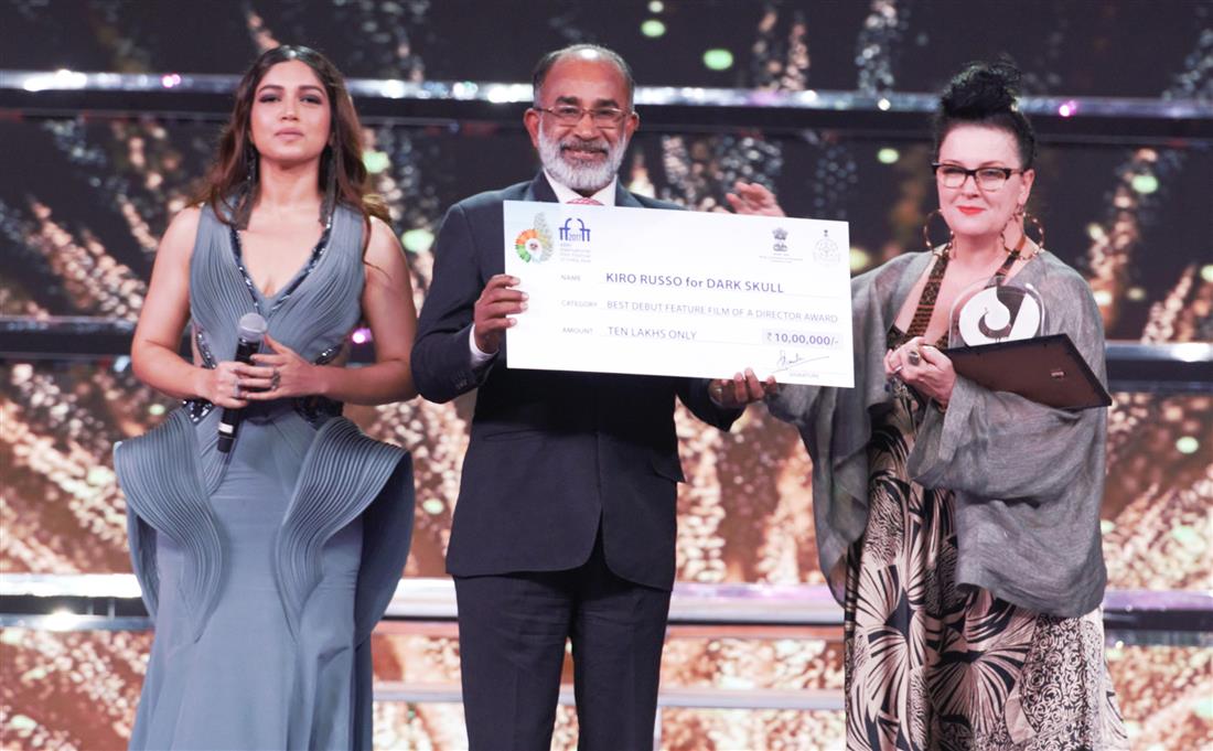 The Minister of State for Tourism (I/C) and Electronics & Information Technology, Shri Alphons Kannanthanam presenting the Prestigious Silver Peacock Award for the Best Debut Film of a Director to the Director Kiro Russo for the film DARK SKULL, at the closing ceremony of the 48th International Film Festival of India (IFFI-2017), in Panaji, Goa on November 28, 2017.:Ministry of Information & Broadcasting