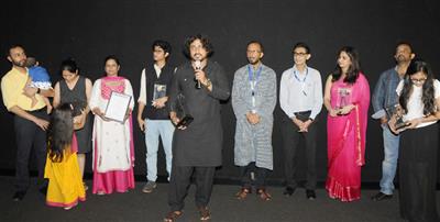 Cast and crew of the opening feature film PIHU, during the 48th International Film Festival of India (IFFI-2017), in Panaji, Goa on November 21, 2017.
CNR :105724 Photo ID :118212:Ministry of Information & Broadcasting