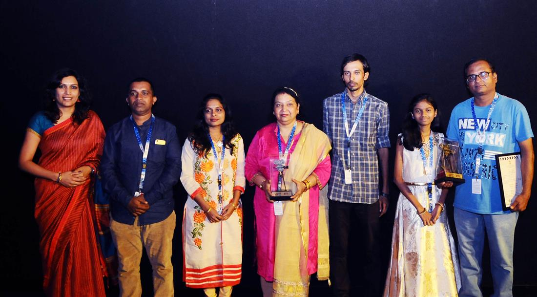 The Director, Ajay Kurane, Child Actor, Aryan Kurane, Editor, Amit Patil, Music composer, Mandar Khare, Assistant Director, Sachin Warke of the Non Feature Film “Baluta” felicitated, during the 48th International Film Festival of India (IFFI-2017), in Panaji, Goa on November 21, 2017.:Ministry of Information & Broadcasting