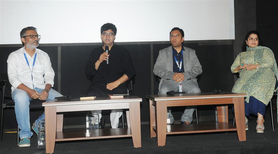 The Panel Discussion on Children’s Film in Indian Cinema, moderated by Prasoon Joshi, during the 48th International Film Festival of India (IFFI-2017), in Panaji, Goa on November 22, 2017.:Ministry of Information & Broadcasting