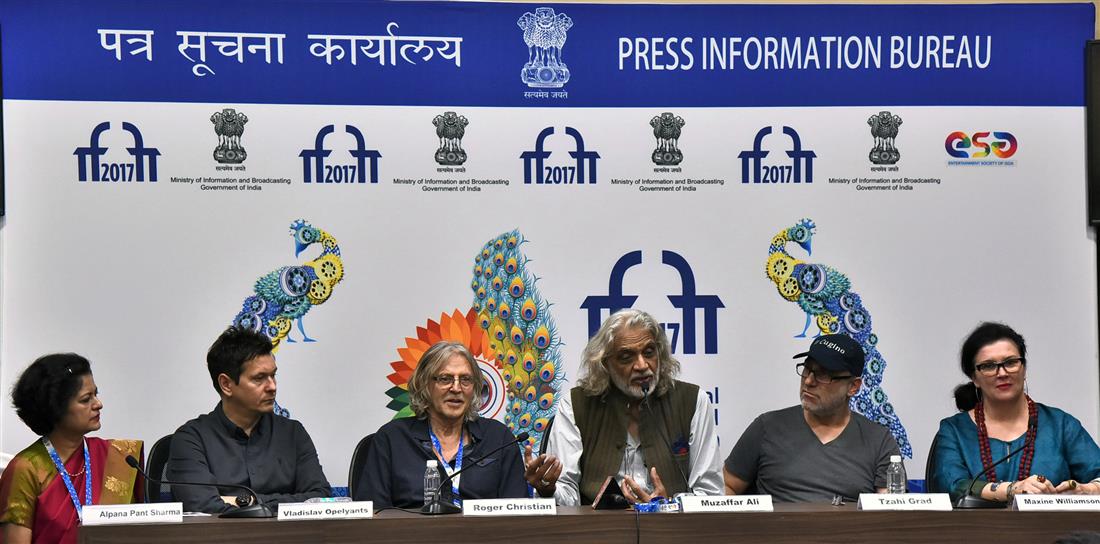 The International Jury Members of the IFFI-2017, Muzaffar Ali, Roger Christian, Tzahi Grad, Maxine Williamson and Vladislav Opelyants, at a press conference, during the 48th International Film Festival of India (IFFI-2017), in Panaji, Goa on November 25, 2017.:Ministry of Information & Broadcasting