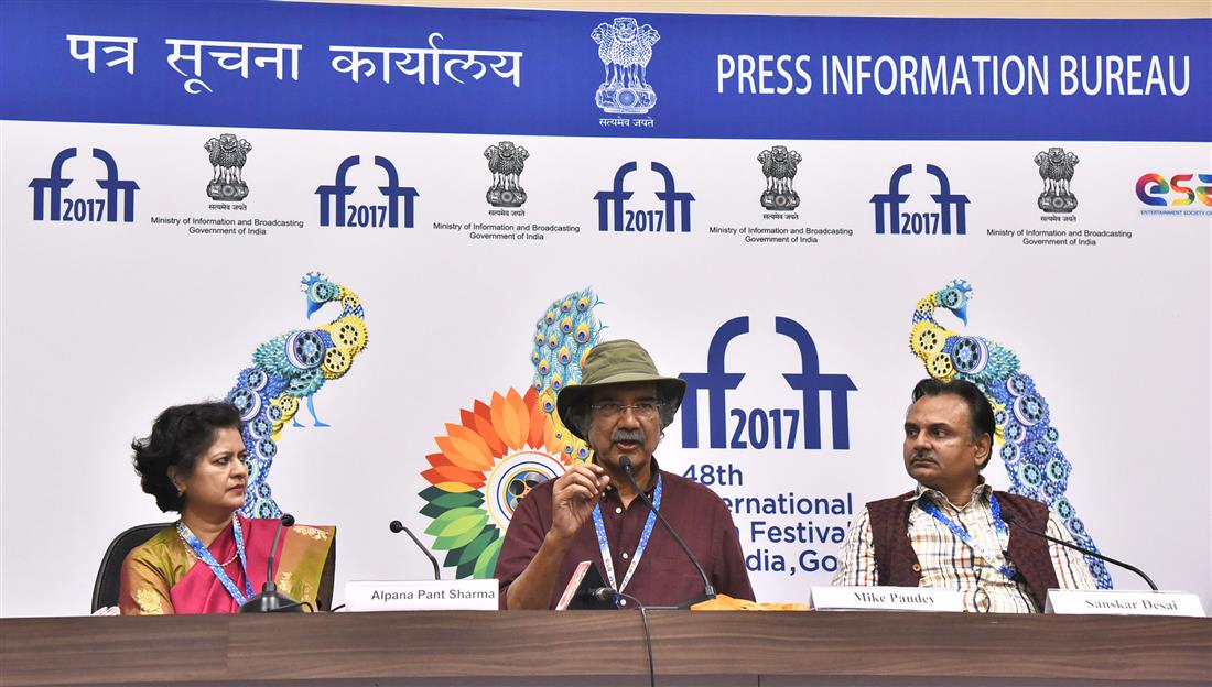 The President of IDPA, Mike Pandey and the General Secretary of IDPA, Sanskar Desai at a Press Conference, during the 48th International Film Festival of India (IFFI-2017), in Panaji, Goa on November 25, 2017.:Ministry of Information & Broadcasting