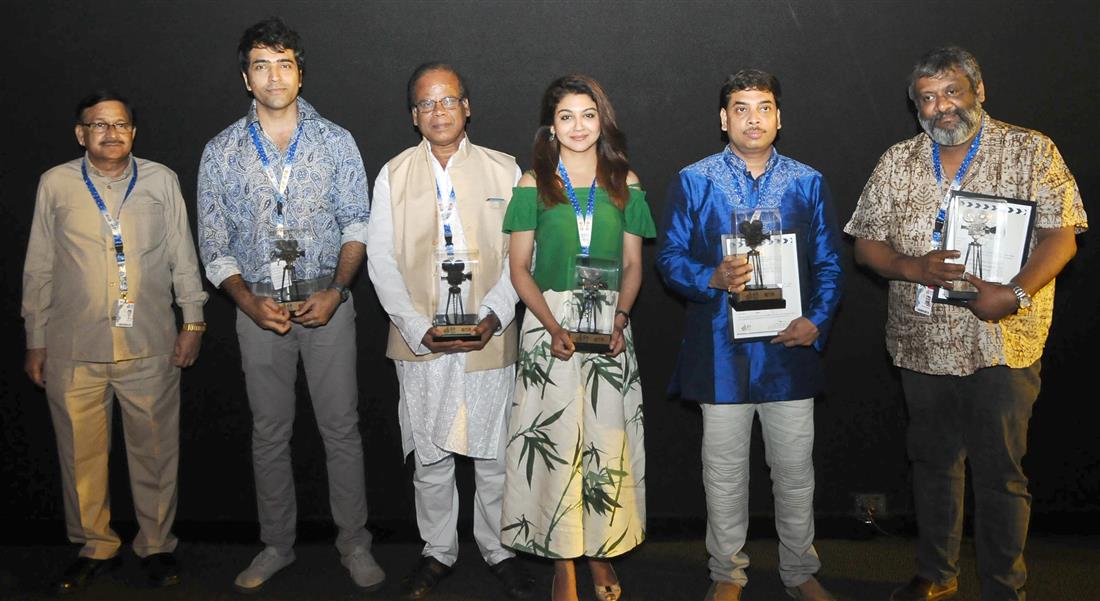 
The Director Kaushik Ganguly with the cast and crew of the film BISORJON, at the presentation, during the 48th International Film Festival of India (IFFI-2017), in Panaji, Goa on November 25, 2017.:Ministry of Information & Broadcasting