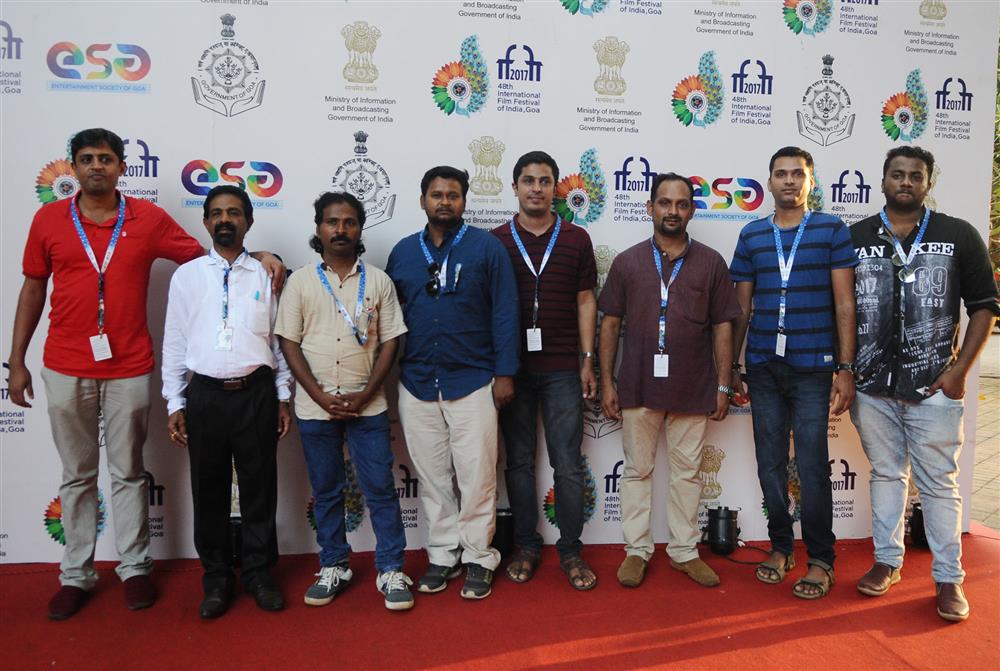 The Director Prithvi Konanur with the Cast and Crew of the film RAILWAY CHILDREN, at the Red Carpet, during the 48th International Film Festival of India (IFFI-2017), in Panaji, Goa on November 27, 2017.:Ministry of Information & Broadcasting