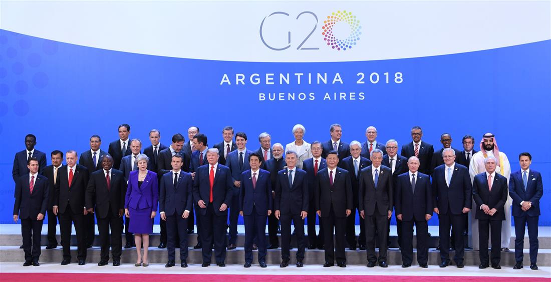 प्रधानमंत्री, श्री नरेंद्र मोदी, 30 नवंबर, 2018 को ब्यूनस आयर्स, अर्जेंटीना में G-20 राष्ट्रो के अन्य नेताओं के साथ समूह चित्र में।:Prime Minister