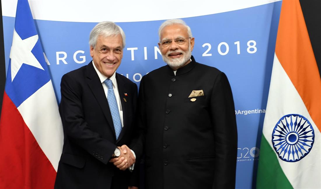 प्रधानमंत्री, श्री नरेंद्र मोदी, 30 नवंबर, 2018 को ब्यूनस आयर्स, अर्जेंटीना में G-20 शिखर सम्मेलन के दौरान चिली गणराज्य के राष्ट्रपति श्री सैबस्टीयन पिनेरा से मुलाकात करते हुए।:Prime Minister