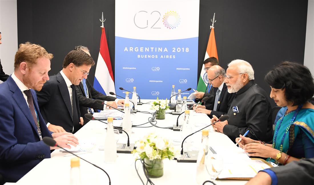 प्रधानमंत्री श्री नरेन्द्र मोदी 01 दिसम्बर, 2018 को ब्यूनस आयर्स, अर्जेंटीना में जी-20 शिखर सम्मेलन के साथ-साथ नीदरलैंड के प्रधानमंत्री श्री मार्क रुटे के साथ मुलाकात करते हुए। :Prime Minister