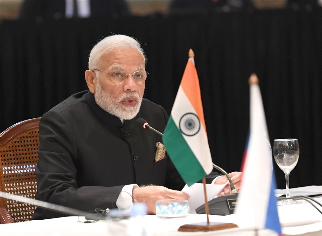 प्रधानमंत्री श्री नरेन्द्र मोदी 30 नवंबर 2018 को ब्यूनर्स आयर्स, अर्जेन्टीना में 13वें जी-20 शिखर सम्मेलन के दौरान ब्रिक्स राजनेताओं के साथ अनौपचारिक बैठक में।:Prime Minister