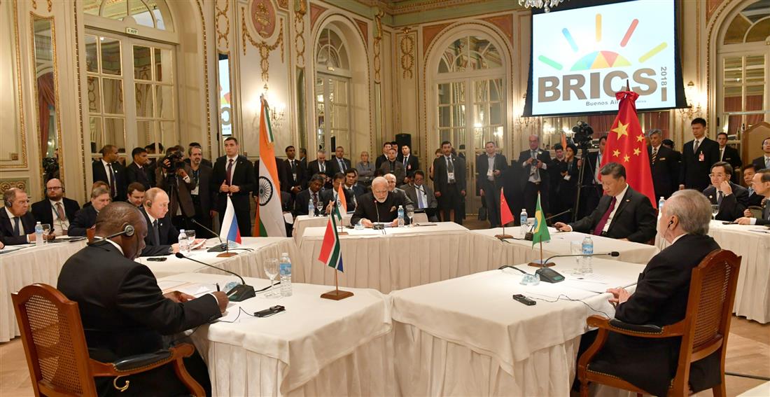 प्रधानमंत्री श्री नरेन्द्र मोदी 30 नवंबर 2018 को ब्यूनर्स आयर्स, अर्जेन्टीना में 13वें जी-20 शिखर सम्मेलन के दौरान ब्रिक्स राजनेताओं के साथ अनौपचारिक बैठक में:Prime Minister