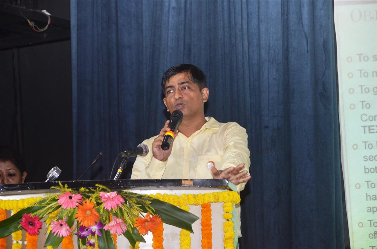 2.	Shri Tapan Sharma, Dy. Director, Weavers’ Service Centre (WSC) speaking at the 5th National Handloom Day event organized by Weavers’ Service Centre, Kolkata under the Union Ministry of Textiles in collaboration with National Institute of Fashion Technology (NIFT), Kolkata on August, 07, 2019 in Kolkata. 