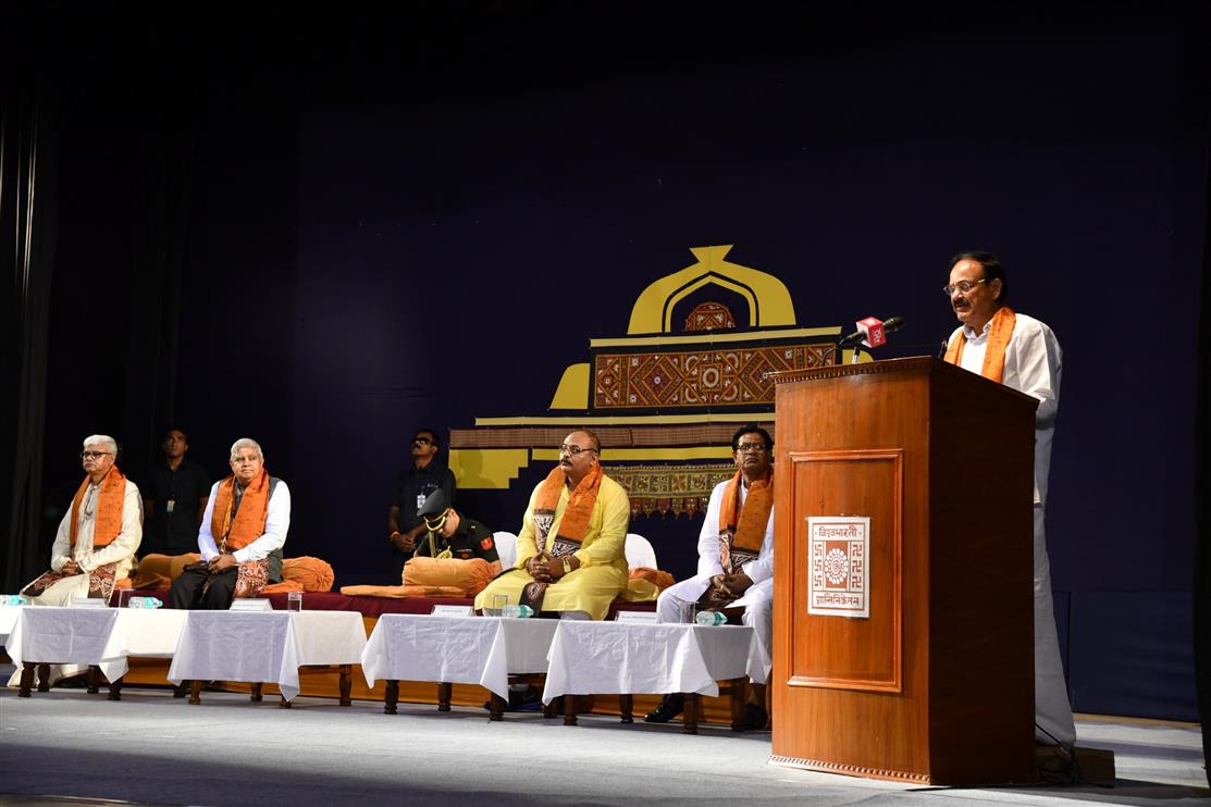 The Vice President of India, Shri M. Venkaiah Naidu addressing the gathering at an event to dedicate ‘Shyamoli’, the ancestral house of Gurudeb Rabindranath Tagore renovated by the Archaeological Survey of India, to the Nation, in Kolkata on August 16, 2019. The Governor of West Bengal, Shri Jagdeep Dhankar and others are also seen.