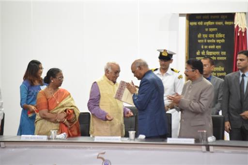 Sh. Dhirubhai Mehta, Secretary of Kastuba Health Society felicitating The President of India Sh. Ram Nath Kovind on the occasion of  Golden Jubilee celebrations of Mahatma Gandhi Institute of Medical Sciences (MGIMS), Wardha on 17 August 2019.