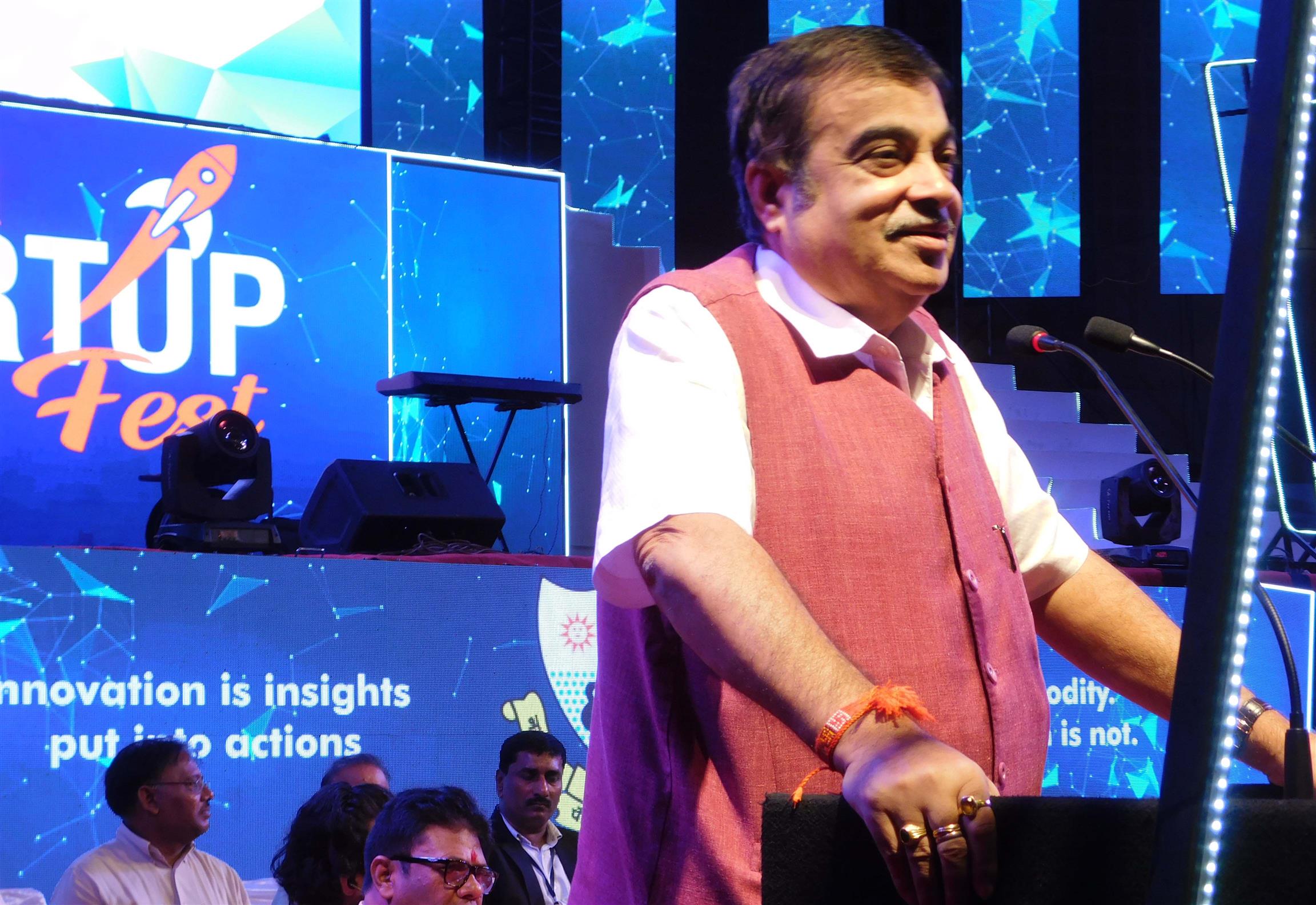 The Union Minister for Road Transport & Highways and Micro, Small & Medium Enterprises, Shri Nitin Gadkari addressing on the occasion of  inauguration of Start up fest orgnised by Nagpur Municipal Corporation  in Nagpur  on  24 August 2019.