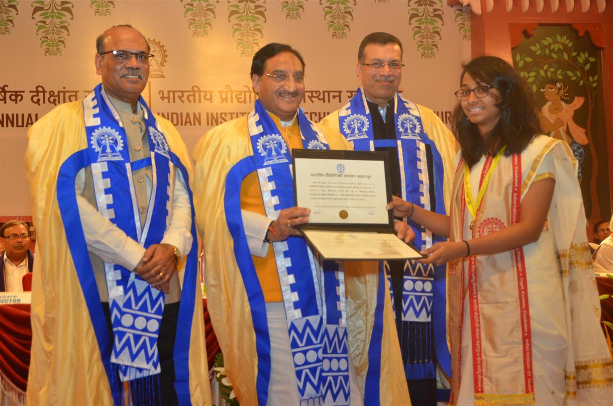 Shri Ramesh Pokhriyal Nishank, the Union Minister of Human Resource Development giving gold medals to the best performing students at the 65th Annual Convocation of IIT Kharagpur in Kharagpur on August 27, 2019. 