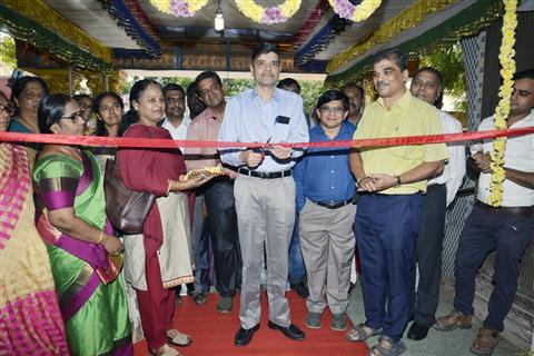 Shri.Kumar Jayant, Principal Secretary to Government, Handlooms, Handicrafts, Textiles and Khadi Dept., Govt. of Tamil Nadu inaugurating the Jute Fair’, a promotional Exhibition cum Sale event of Environment-Friendly Jute Decorative Products, National Jute Board, today at Chennai 