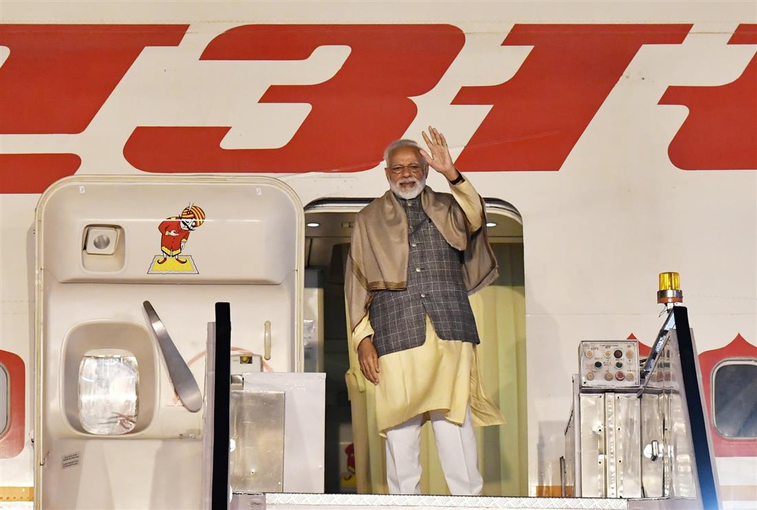 प्रधानमंत्री श्री नरेन्द्र मोदी 20 फरवरी, 2019 को नई दिल्ली में अपनी दो दिवसीय कोरिया यात्रा के लिए सियोल रवाना होते हुए।:Prime Minister