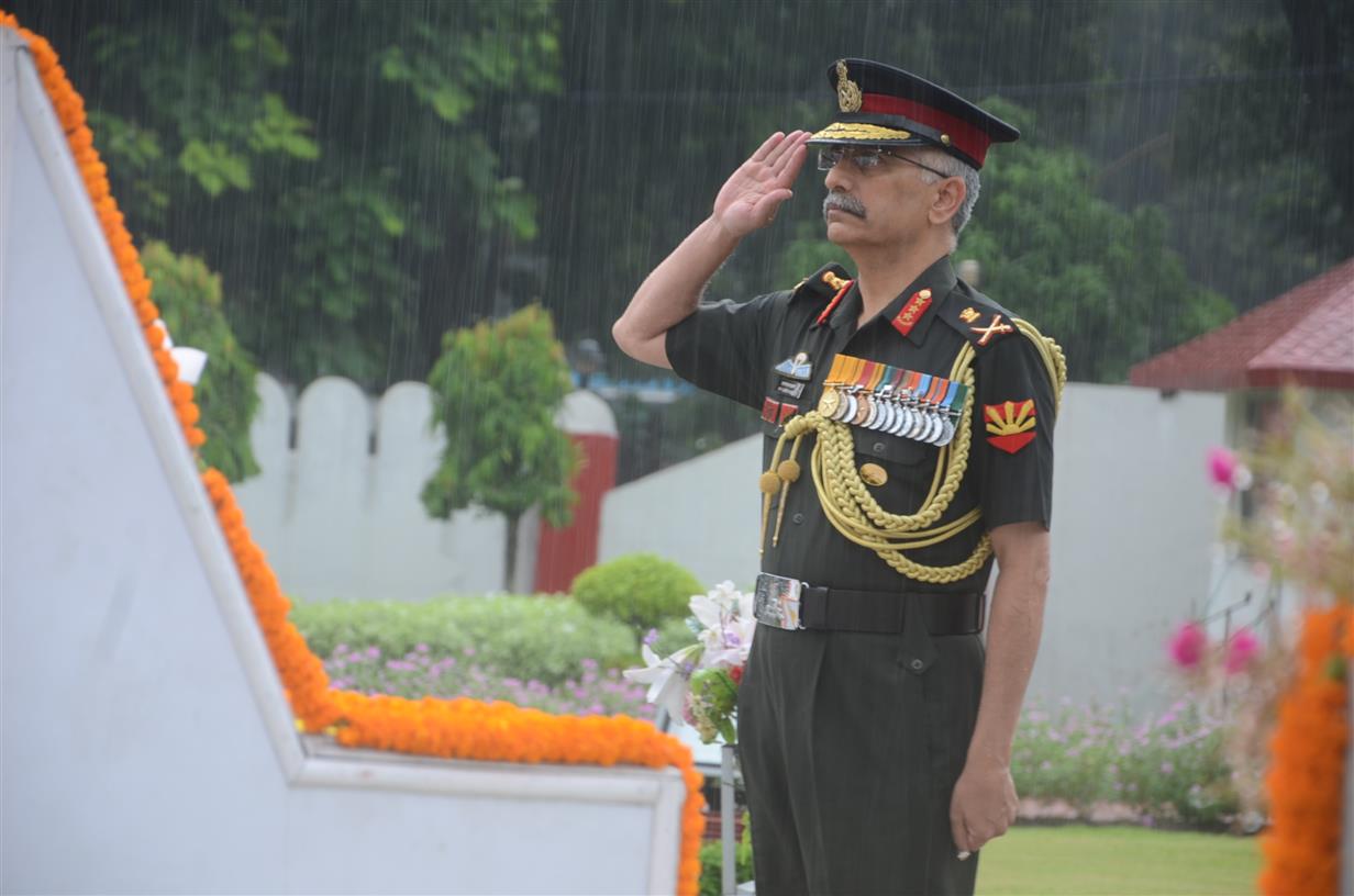 Lt. General MM Naravane, General Officer Commanding in Chief, Eastern Command laying a wreath and paying homage to the Kargil martyrs at Vijay Smarak, Fort William Kolkata on July, 26, 2019.