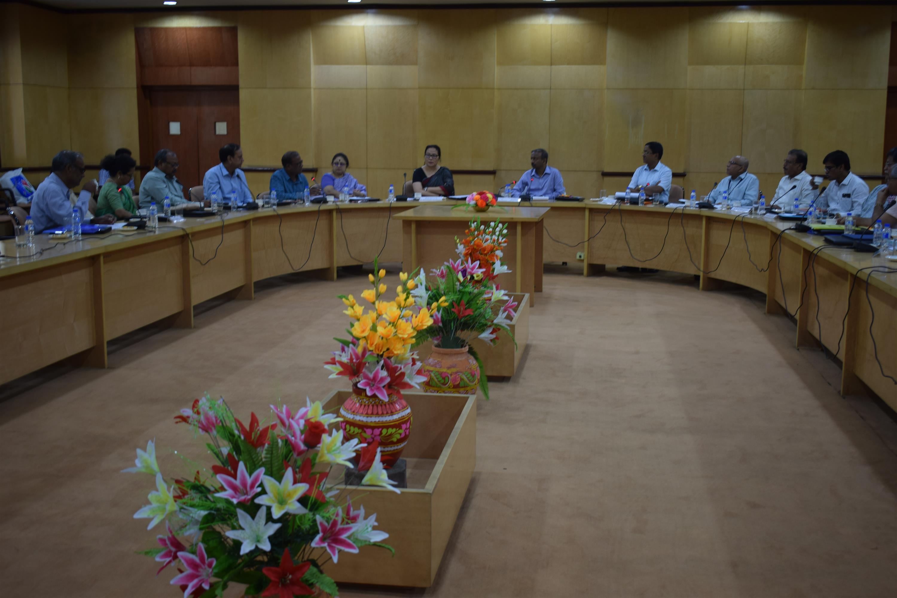 SHRI AMIT KHARE, SECRETARY, UNION MINISTRY OF INFORMATION & BROADCASTING IN A REVIEW MEETING WITH THE HEADS OF MEDIA UNITS UNDER I & B MINISTRY IN KOLKATA AT NATIONAL LIBRARY IN KOLKATA ON 27.07.2019.
