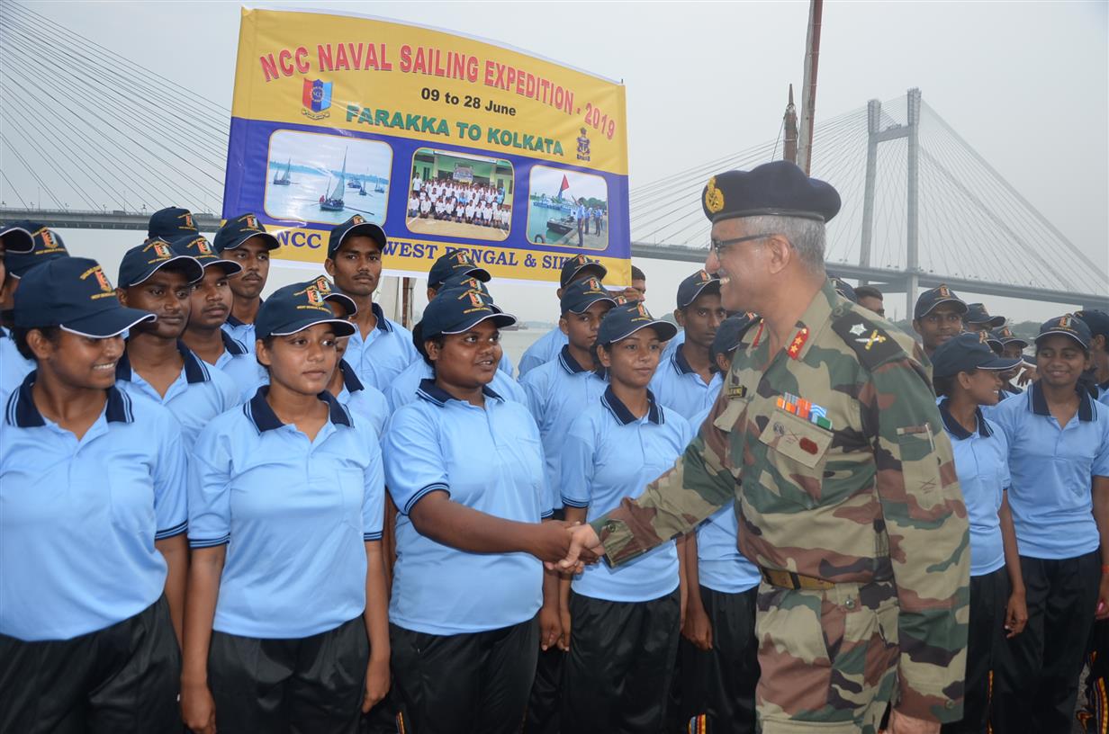 SAILING EXPEDITION 2019 BY NAVAL WING NCC CADETS OF WEST BENGAL AND SIKKIM DIRECTORATE, WHICH WAS FLAGGED OFF FROM FARAKKA BARRAGE ON 15 JUNE 2019 WAS RECEIVED AT THE ‘MAN OF WAR’ JETTY ON BANKS OF HOOGHLY RIVER BY MAJ. GEN. K.T. SREEKUMAR, ADG-NCC WEST BENGAL & SIKKIM DIRECTORATE IN KOLKATA ON 28 JUNE 2019.