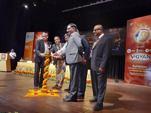 Prof. Ashutosh Sharma, Secretary, Department of Science and Technology, Shri K. N. Vyas, Chairman, Atomic Energy Commission and Secretary, Department of Atomic Energy, Shri Sekhar Basu, Former Secretary, DAE, Shri A.D Choudhury, Secretary, National Council for Science Museums (NCM), Shri Ranajit Kumar, Chairman, Apex Committee, Vigyan Samagam and Head, Nuclear Controls and Planning Wing (NCPW), Shri Arun Srivastava, Head, Institutional Collaboration and Program Division (ICPD), DAE and Convenor of the Apex Committee, Shri Subhabrata Chaudhuri, Director, Science City, Kolkata and Dr. Praveer Asthana, Head, Mega Science Division, Department of Science and Technology (DST) are seen at the lighting the lamp ceremont.