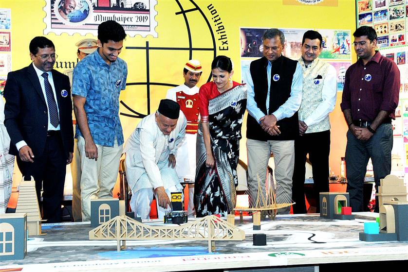 The Governor of Maharashtra Shri Bhagat singh Koshyari pressing button to inaugurate  post delivery demo model at “Mumbaipex 2019” District Philately Exhibition in Mumbai on November 6, 2019.