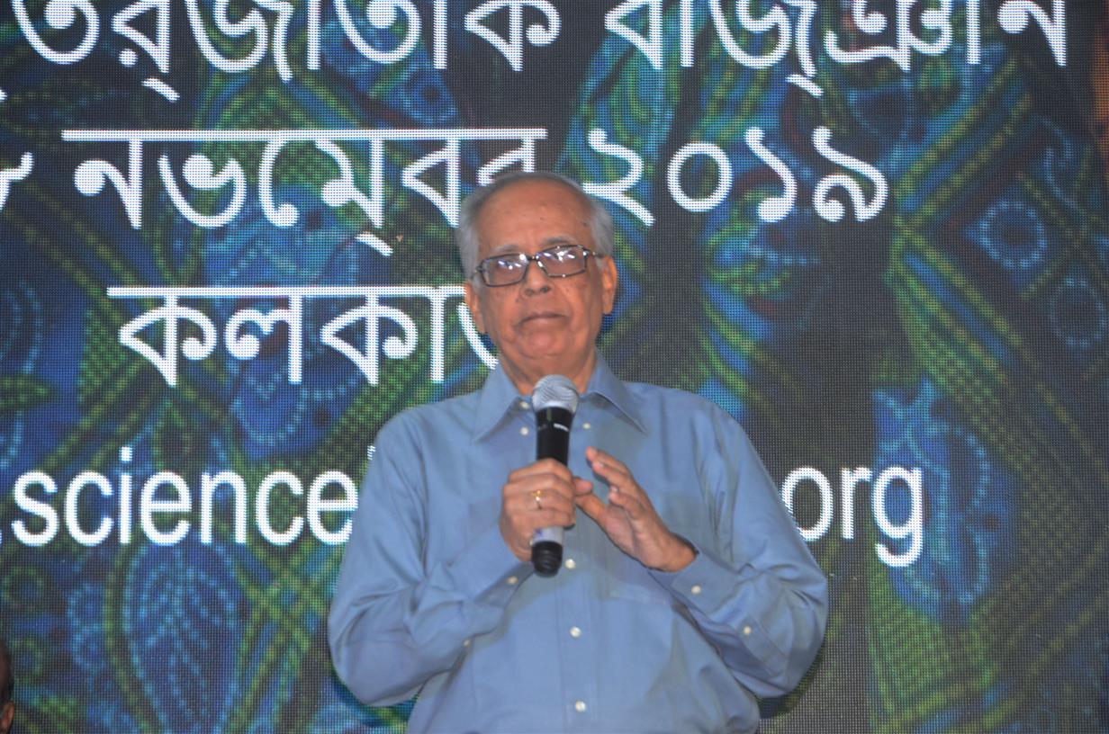 Dr. Saroj Ghosh, Padma Bhushan, Former President ICOM, Former Director General, NCSM speaking at the inauguration session of Traditional Indian Crafts – Storehouse of Scientific Knowledge at Science City, Kolkata on 07.11.2019.