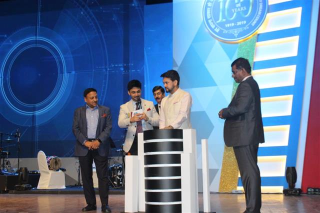Minister of State for Finance and Corporate Affairs, Shri Anurag Singh Thakur ceremoniously launching a new banking product for farmers called ‘Union Sampurna’ at a function to mark the 101st Foundation Day of Union Bank of India in Mumbai on November 11, 2019. Union Finance Secretary, Shri Rajiv Kumar is also seen. 