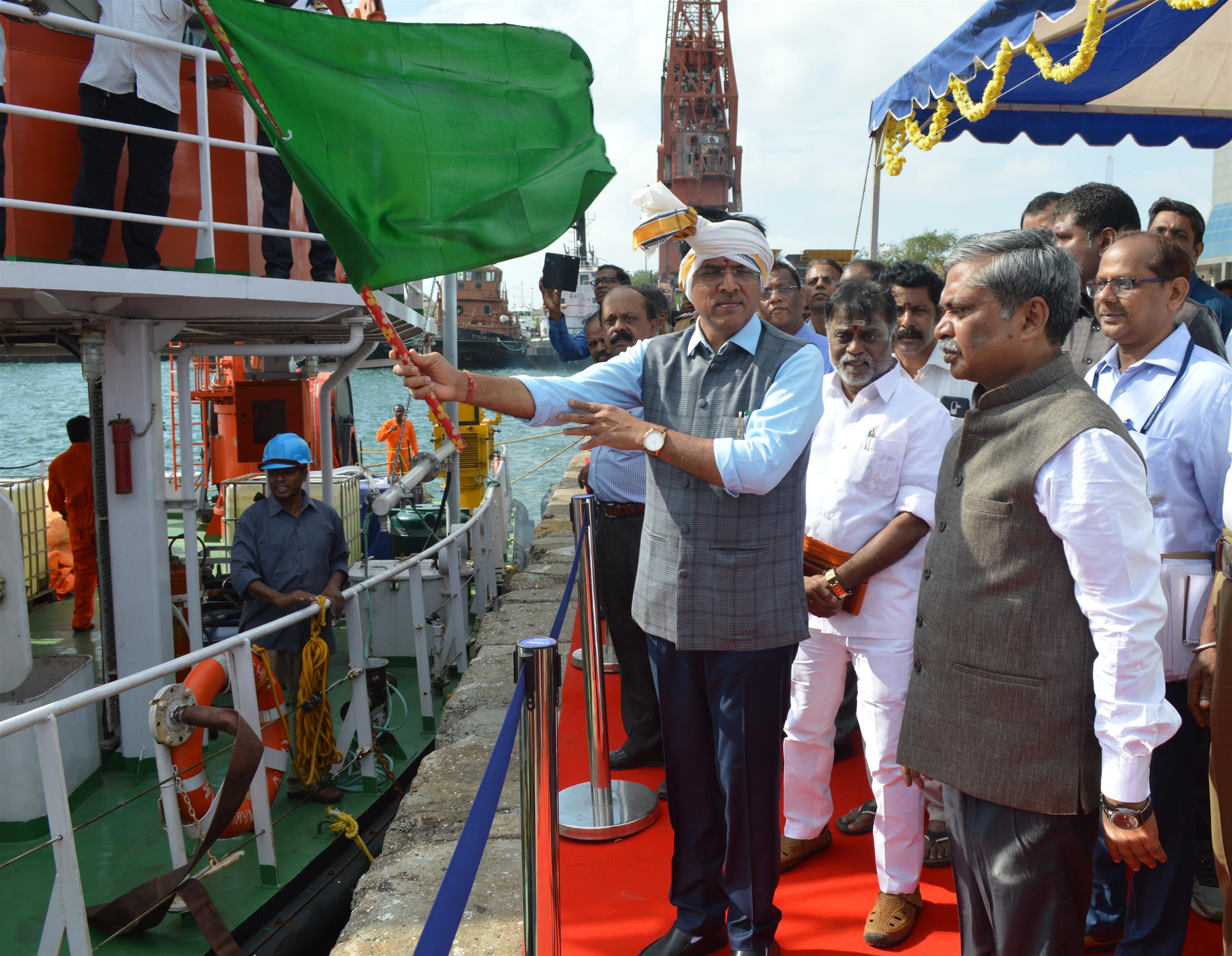 Union Minister of State for Shipping (Independent Charge) and Chemicals & Fertilizers Shri Mansukh Mandaviya is dedicating Oil Spill Recovery Vessel, MARUDHAM at the Chennai Port Trust today (14.11.19)