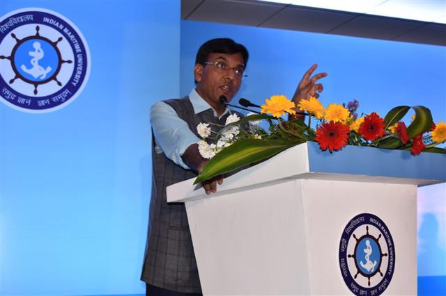 Union Minister of State for Shipping (Independent Charge) and Chemicals & Fertilizers, Shri. MansukhMandaviya addressing the students of the Indian Maritime University at Chennai, today  (14.11.2019)