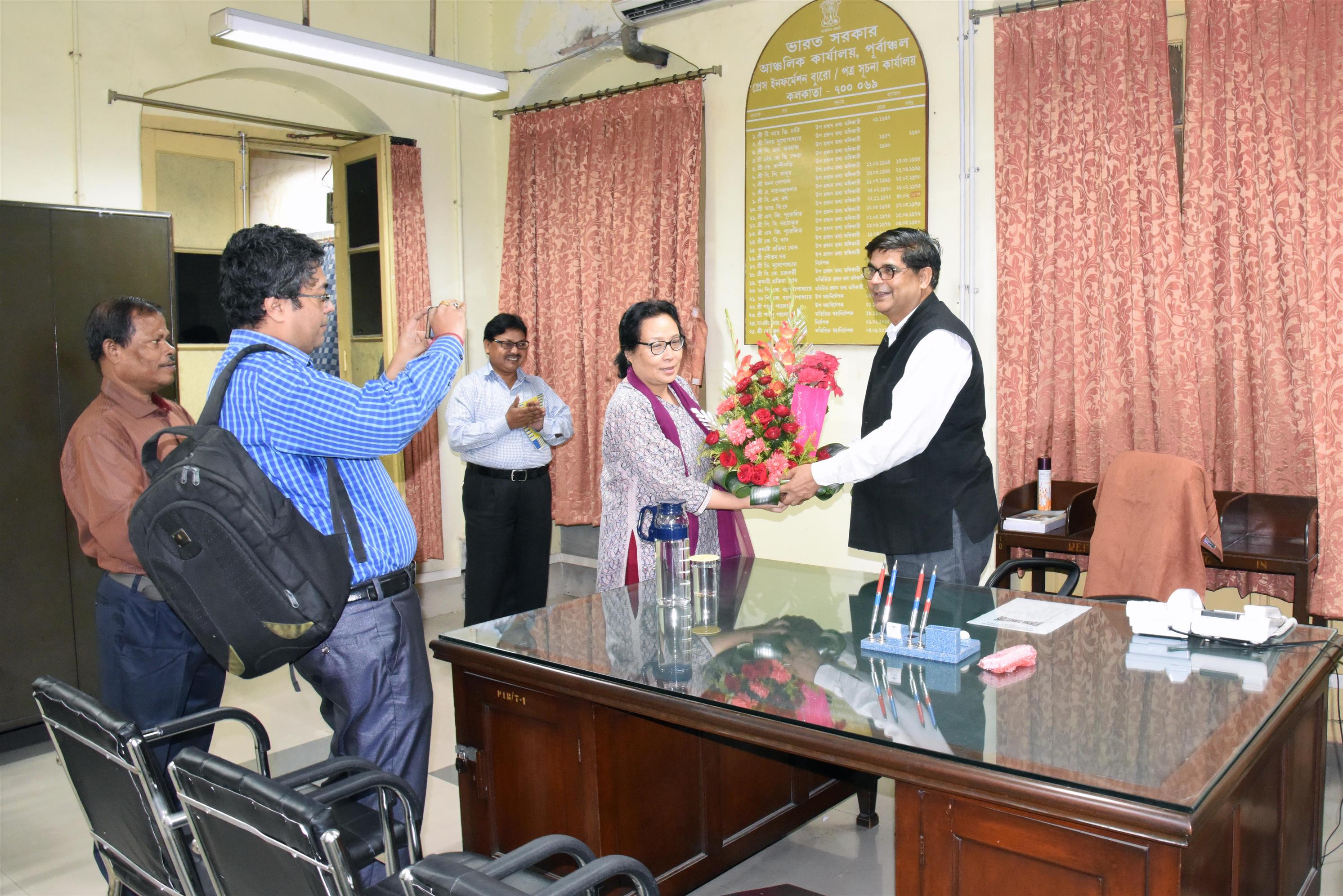  Shri Rabindranath Mishra, Director General  (Eastern Zone), Ministry of Information & Broadcasting assuming the charge in Kolkata on November 25, 2019. He is being received in office by Additional Director General (Eastern Region), Ministry of Information & Broadcasting Miss Jane Namchu.