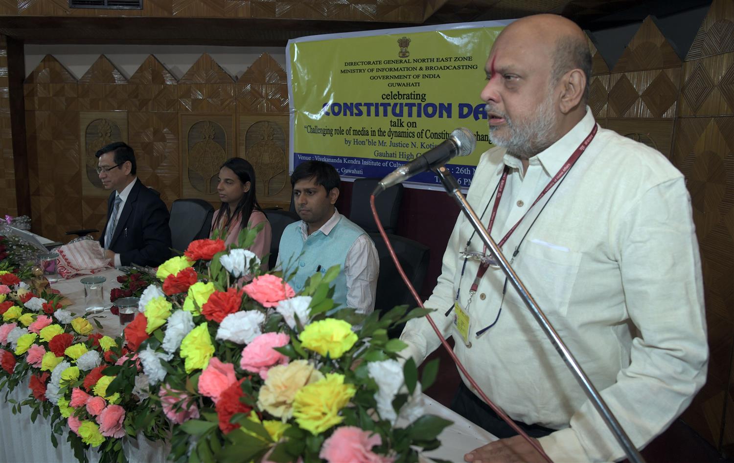 SHRI L R VISHWANATH, DIRECTOR GENERAL, MINISTRY OF INFORMATION & BROADCASTING DELIVERING WELCOME  SPEECH AT A FUNCTION  ORGANIZED ON THE OCCASION OF THE 70TH CONSTITUTION DAY “CHALLENGING ROLE OF MEDIA IN THE DYNAMICS OF CONSTITUTIONAL CHANGES IN INDIA” BY REGIONAL OUTREACH BUREAU MINISTRY OF INFORMATION &  BROADCASTING,RGUWAHATI ON 26TH NOVEMBER 2019 AT GUWAHATI. JUSTICE GUWAHATI HIGH COURT SHRI KOTISWAR SINGH, SMT. KEERTI TEWARI,  JOINT DIRECTOR,PIB GUWAHATI AND DR. A. M FAROOQI, DEPUTY DIRECTOR, ROB GUWAHATI ARE ALSO SEEN IN THE PICTURE.