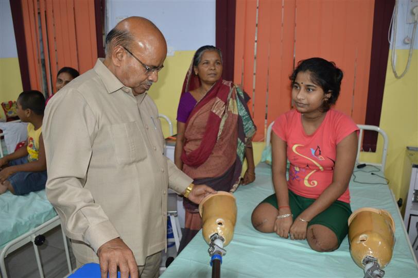 The Union Minister of Social Justice & Empowerment Dr Thawar Chand Gehlot meeting a girl with physical disability at National Institute of Locomotor Disabilities (NILD) on September 30, 2019.