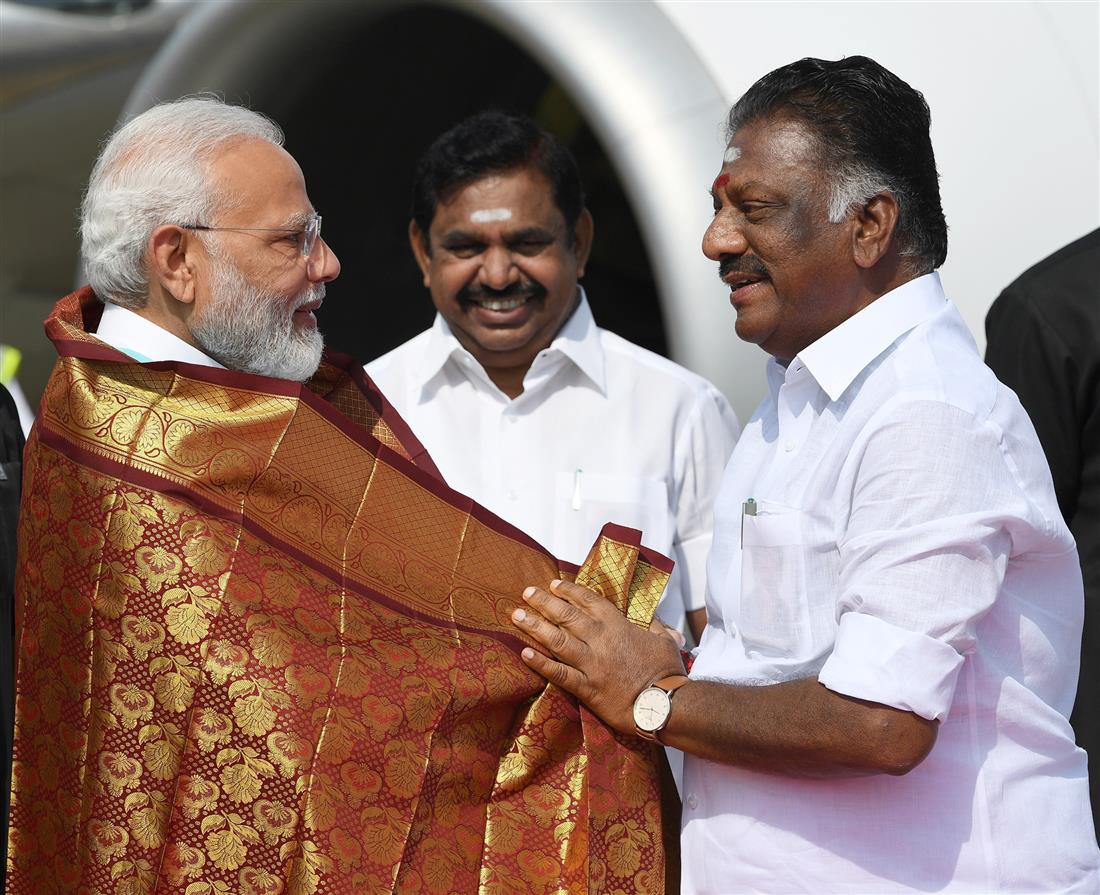 The Prime Minister, Shri Narendra Modi being welcomed by the Deputy Chief Minister of Tamil Nadu, Shri O. Pannneerselvam, on his arrival, in Chennai, Tamil Nadu on September 30, 2019.