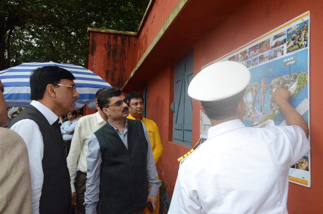 Shri Mansukh Mandaviya, Minister of State (Independent Charge) for Shipping and Chemicals and Fertilizers reviewing different projects including Riverfront Tourism Development at Kolkata Port Trust (KoPT) in Kolkata on October, 25, 2019. Shri Vinit Kumar, Chairman, KoPT also seen. 