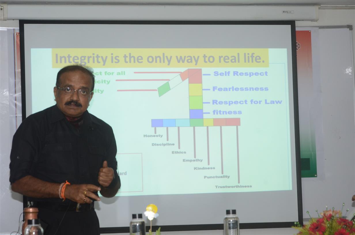 Dr. B.N. Ramesh, senior IPS officer and ADG, police, Government of West Bengal giving a power point presentation in a seminar on “Integrity-A way of life” organized as part of Vigilance Awareness Week by Balmer Lawrie and Company Ltd. in Kolkata on October, 28, 2019. 